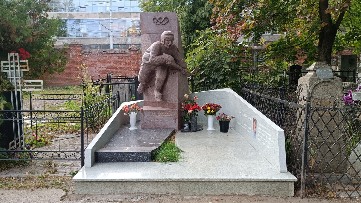 Фото Грибы и гробы: по старинному кладбищу Нижнего Новгорода с микологом