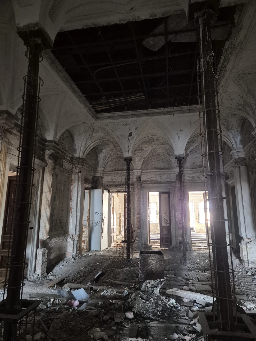 Экскурсия понравилась. Посетили много интересных мест. У Вячеслава прямо-таки энциклопедические знания. Он не только рассказывал об