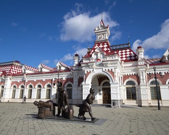 Екатеринбург: сад камней, легенды рока, Литературный квартал, история Романовых и ювелирный мастер-класс