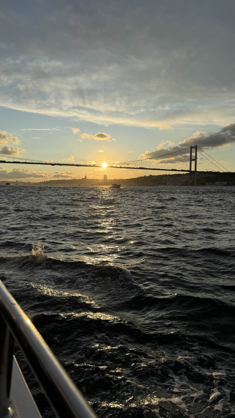 Групповая прогулка на яхте по Босфору днём или на закате (Дарья)