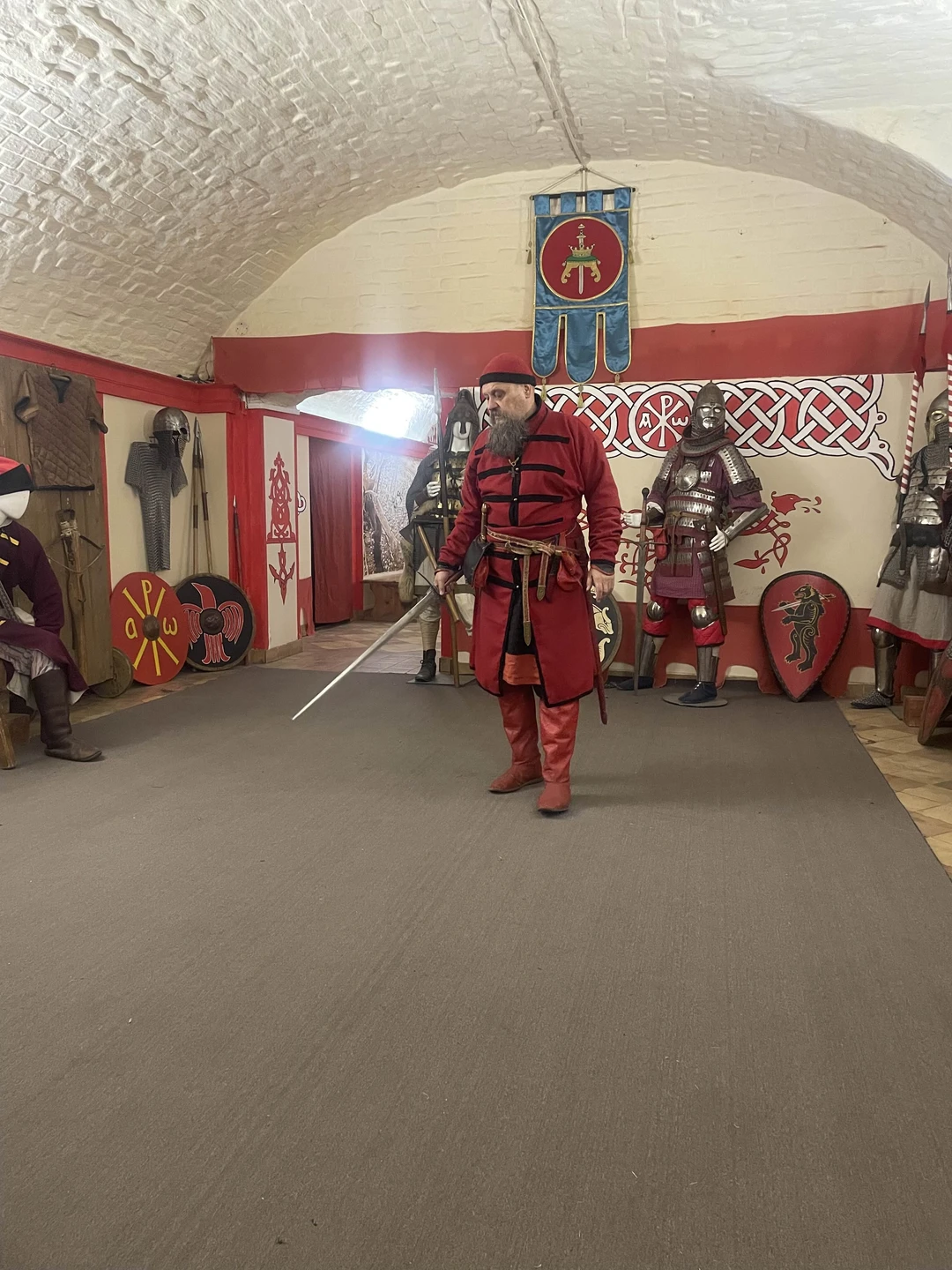 самое запоминающееся из того что видели в Твери. Прекрасно раскрыта история города, великолепная коллекция боевых доспехов