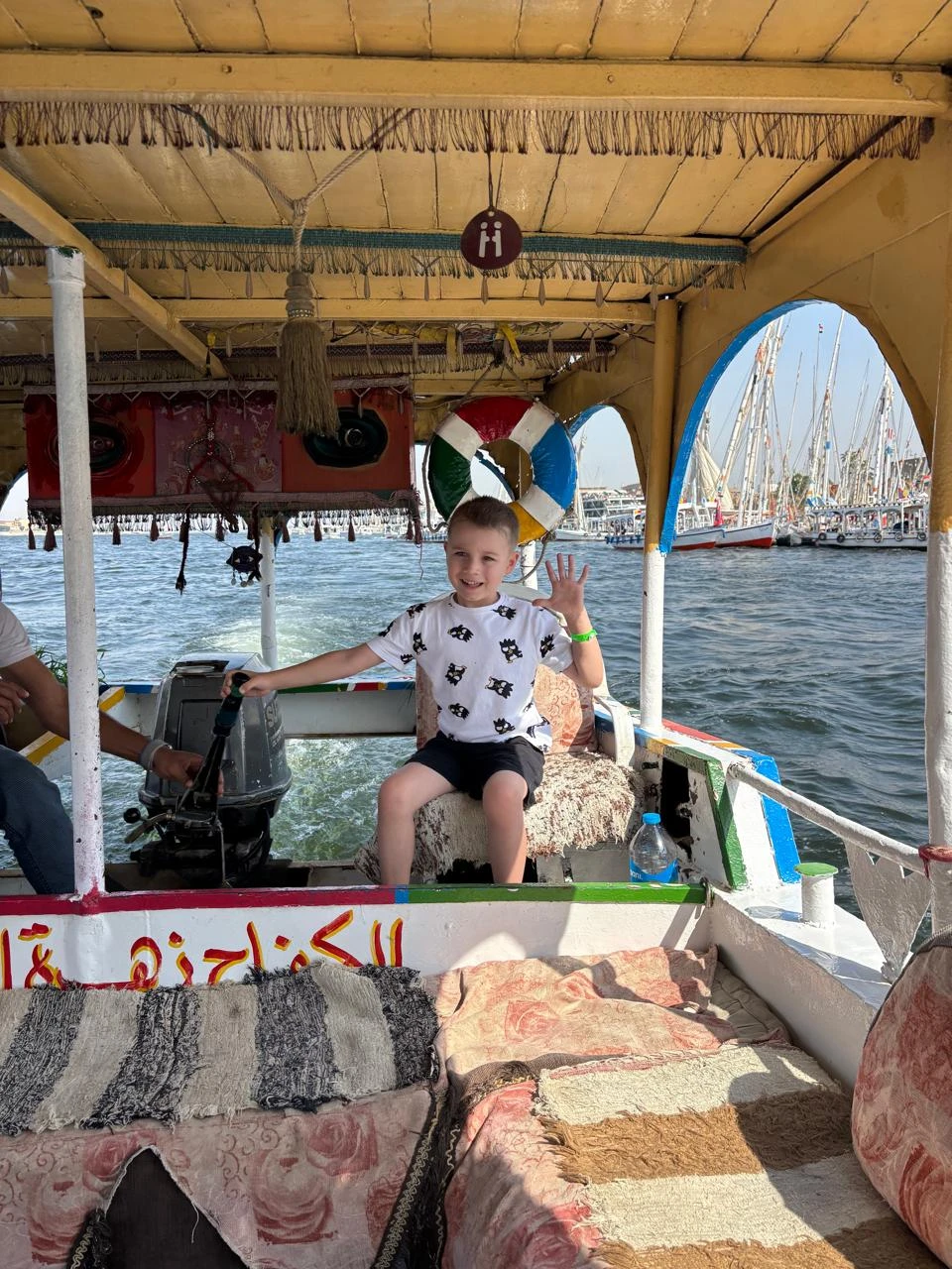 Наше приключение началось в 3 утра: за нами (я и ребенок) приехал вежливый водитель (англоговорящий) и