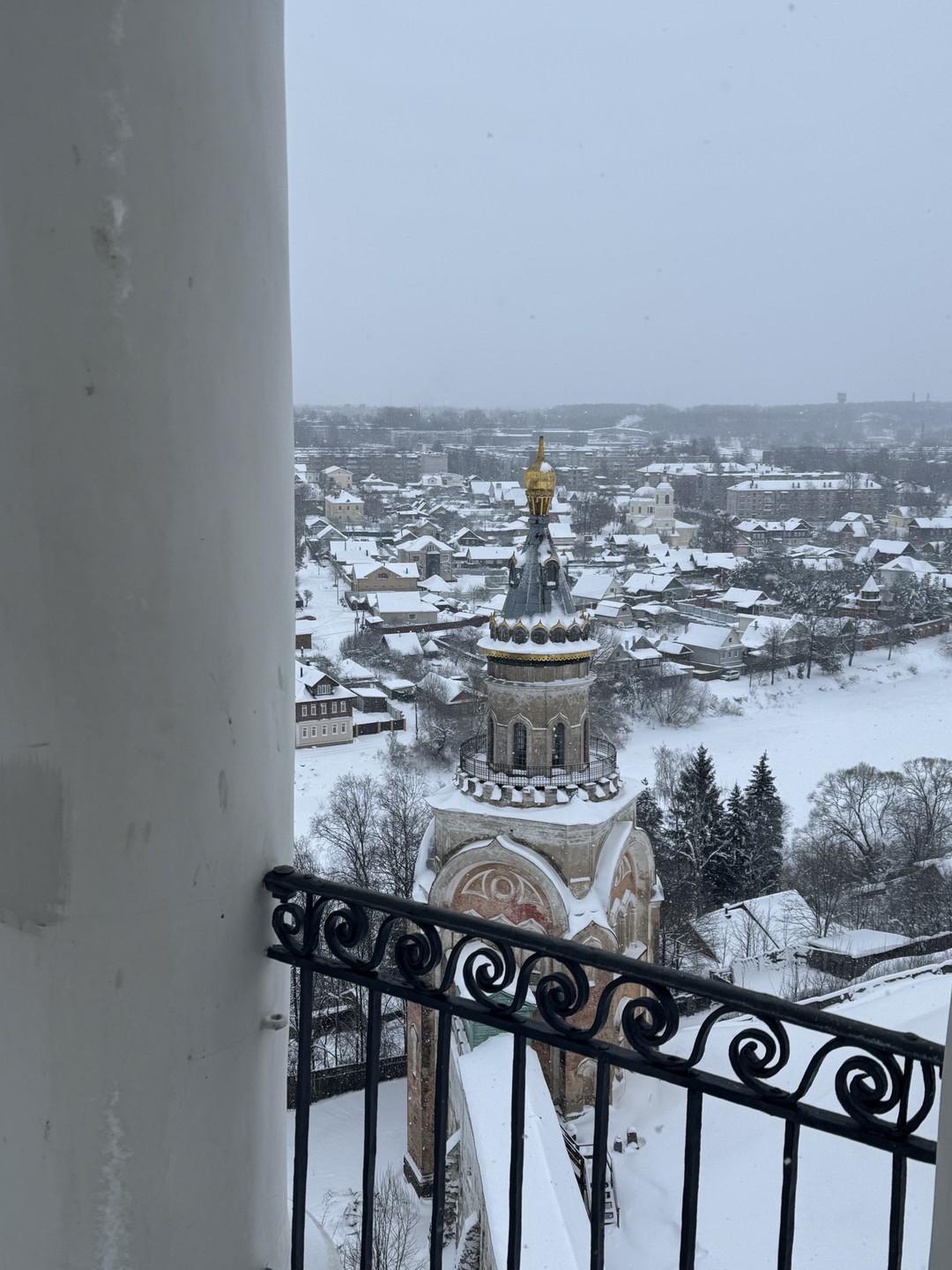 Были на экскурсии с Павлом семьей, 2 взрослых и трое детей от 9 до 17 лет