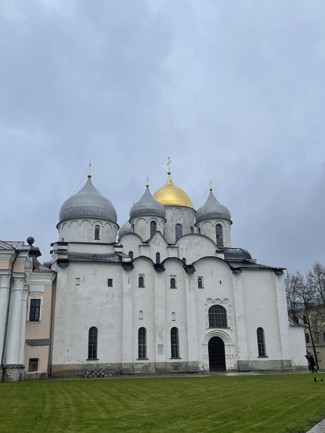 Ирина прекрасный рассказчик и очень позитивный человек, провела интересную экскурсию и познакомила главными достопримечательностями древнего города.