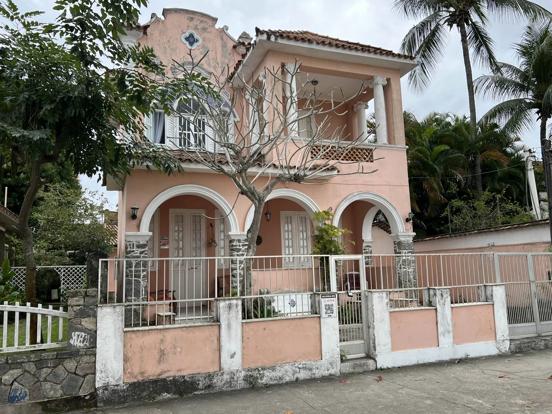 Остров прекрасен. Экскурсия требует наполнения активностями. Просто прогулки маловато. По нашей инициативе напросились в гости к