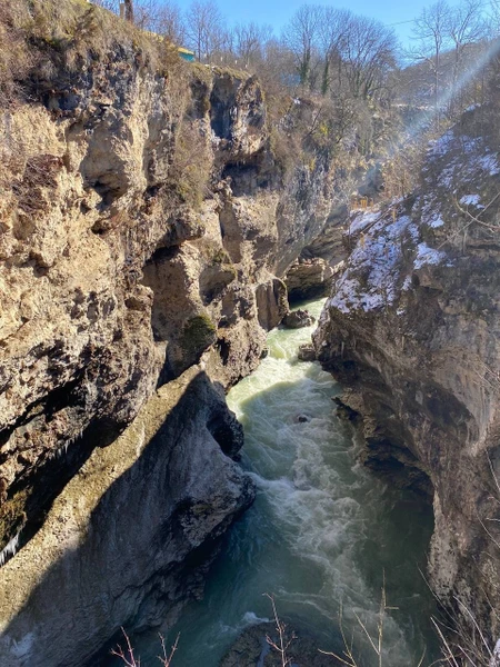 Незабываемые впечатления мы получили в путешествии по Адыгее с Алексеем! В экстрим-парке прошли по тропе героя