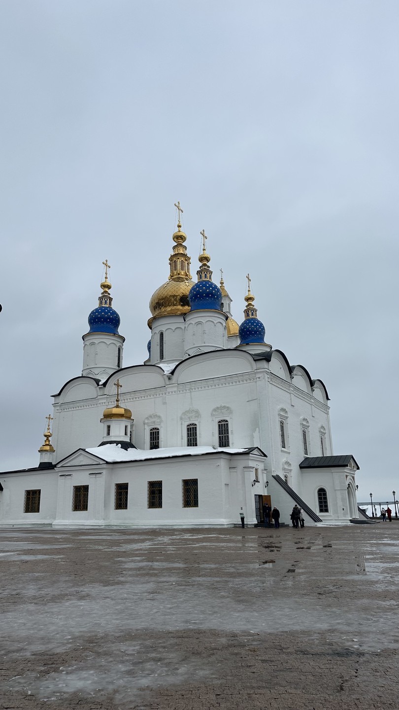 Станислав - абсолютно потрясающий гид, рассказчик и собеседник. Провели вместе два дня будучи на экскурсии в