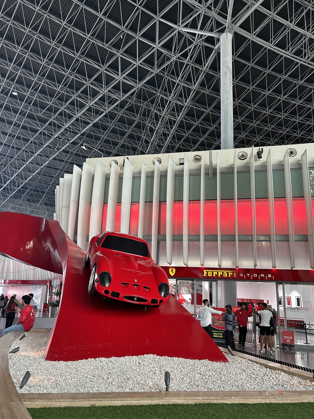 Парк развлечений «Ferrari World» (Анастасия)
