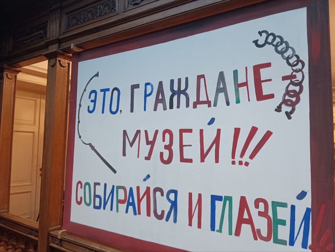 Отличная недолгая экскурсия для, скажем, утра выходного дня - напитаться интересненьким и пойти гулять по Петербургу.