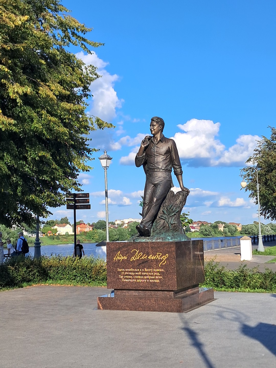 Виктория открыла для меня Тверь. Экскурсия была насыщенной, маршрут большой, я устала, но была довольна, много