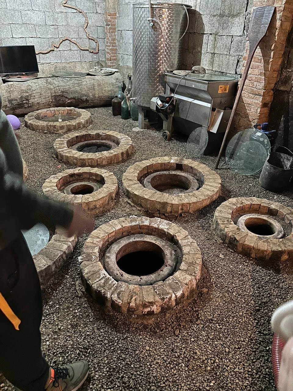 Сегодня были на экскурсии и остались под огромным впечатлением! Место просто прекрасное! Тамаз показал свой сад,