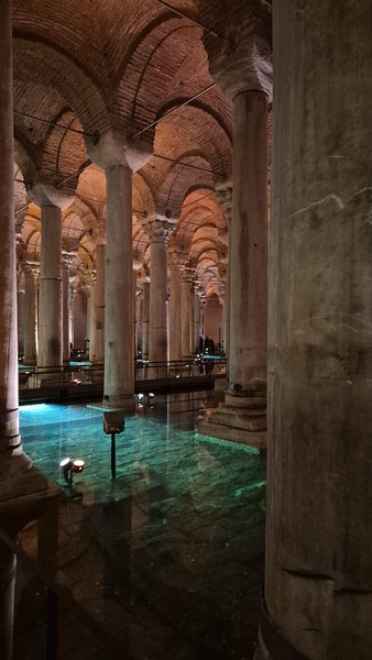 Были на экскурсии семьей. За 4 часа обошли почти все главные достопримечательности старого города Стамбула. Очень