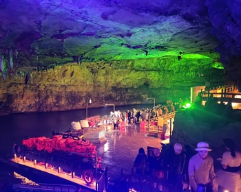 Переезд в Чжанцзяцзе и вечернее шоу