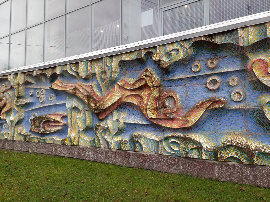 Дзержинск удивил! Оказалось, что это историческое поселение, соцгород, здесь можно рассмотреть все стили советской архитектуры, это