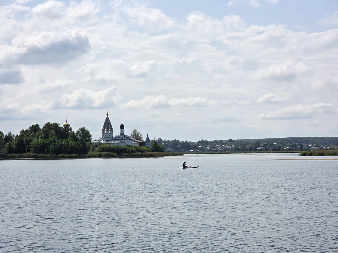 Отличный маршрут с возможностью захватить для осмотра и ознакомления города рядом с Нижним. Андрей — очень