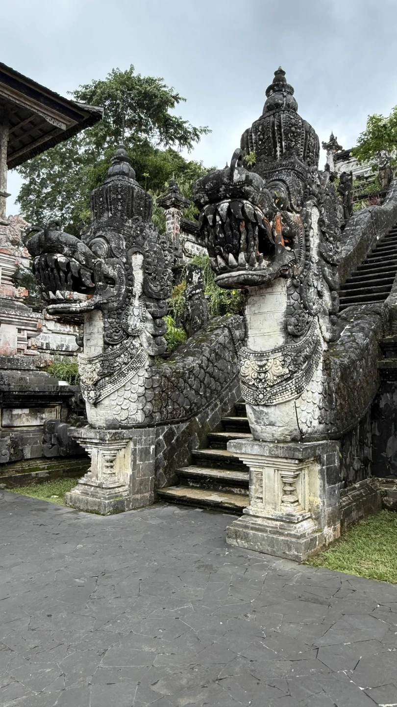 Не смотря на долгую дорогу, впечатления остались прекрасные. Локации очень красивые, остаются в памяти. Содержание очень