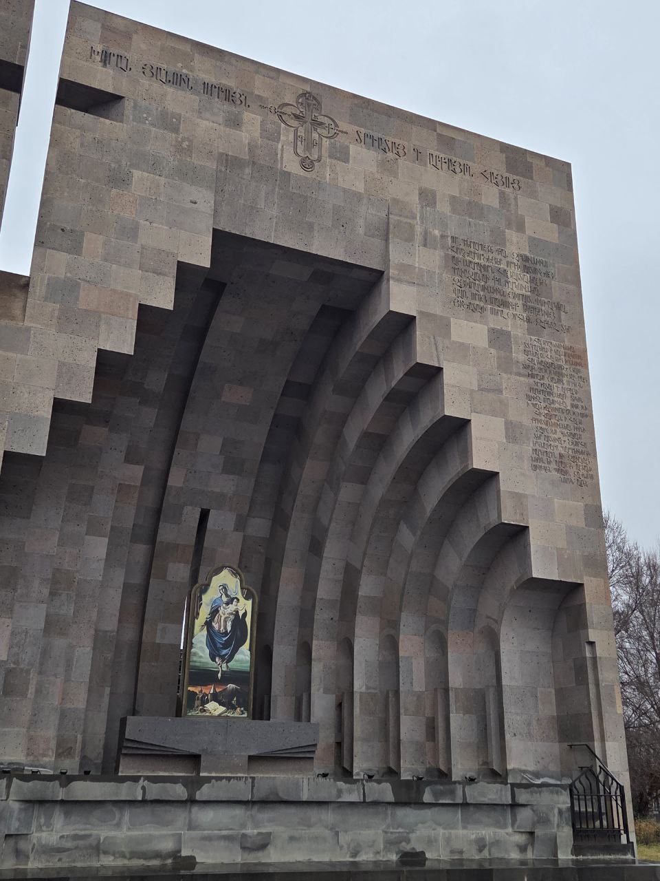 Спасибо Эдуарду и его команде за организацию трансфера с культурно-историческим сопровождением! Организаторы следили за рейсом, который