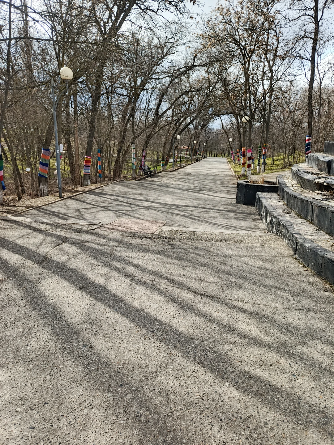 Знакомство с городом решили предоставить экскурсоводу и не пожалели. Наян (или Ян, как он представился) поразил