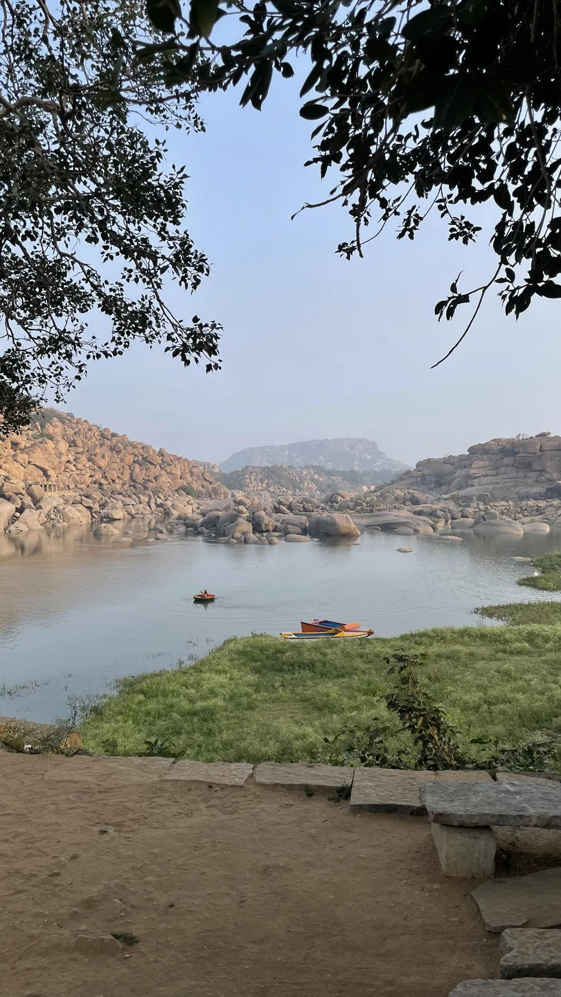 Все понравилось)Водитель который у нас был на белой тойоте очень учтивый и доброжелательный ему прям отдельный