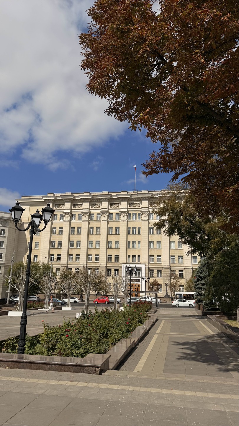 Василий очень глубоко разбирается в предмете. Погружает в историю города. Для меня только несколько длинновато, 3 часа