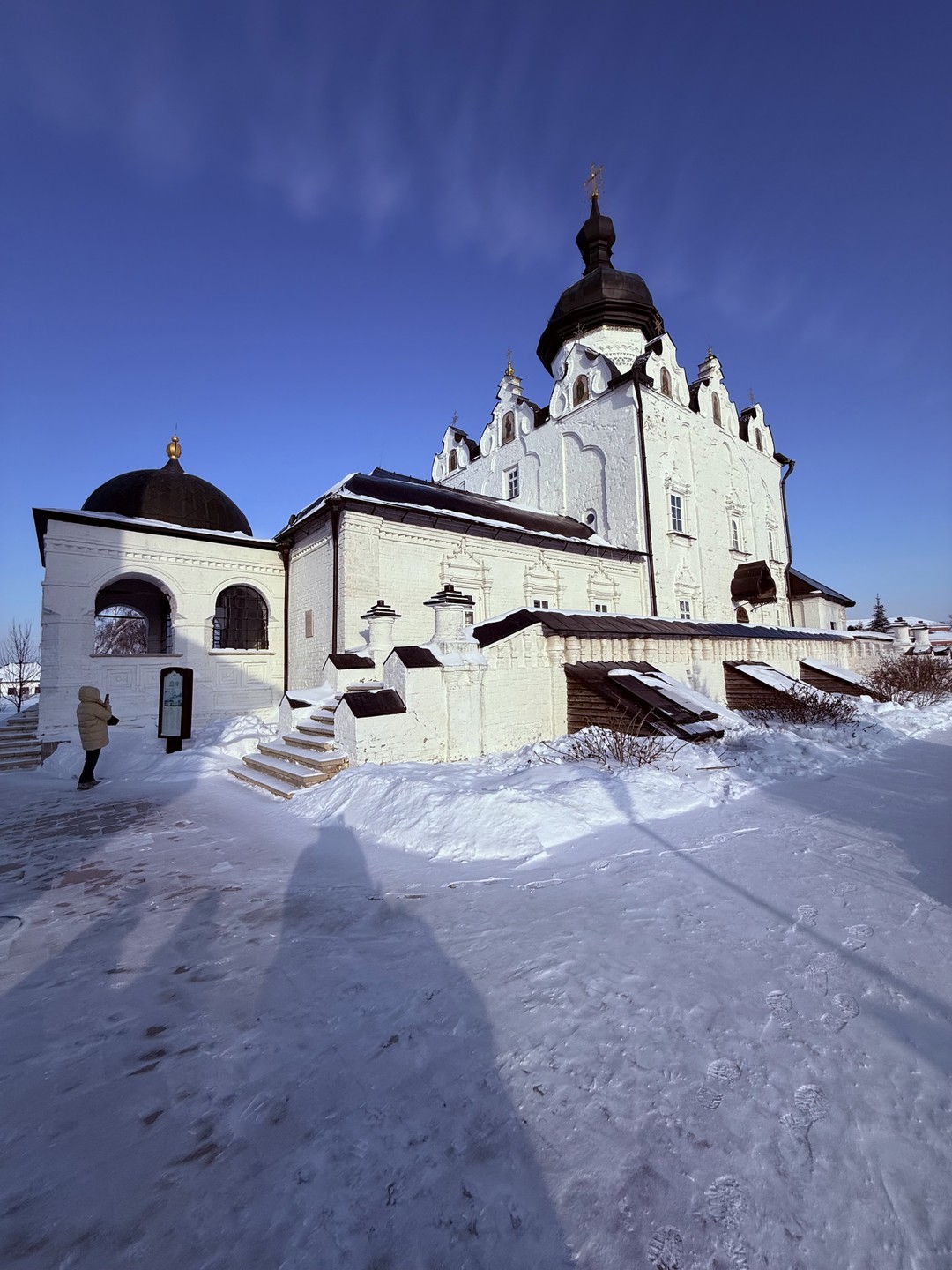 Однозначно твердая пятерка! Экскурсовод Марина, замечательная женщина, улыбчивая, все подробно рассказывала, на каждый вопрос отвечала! Не