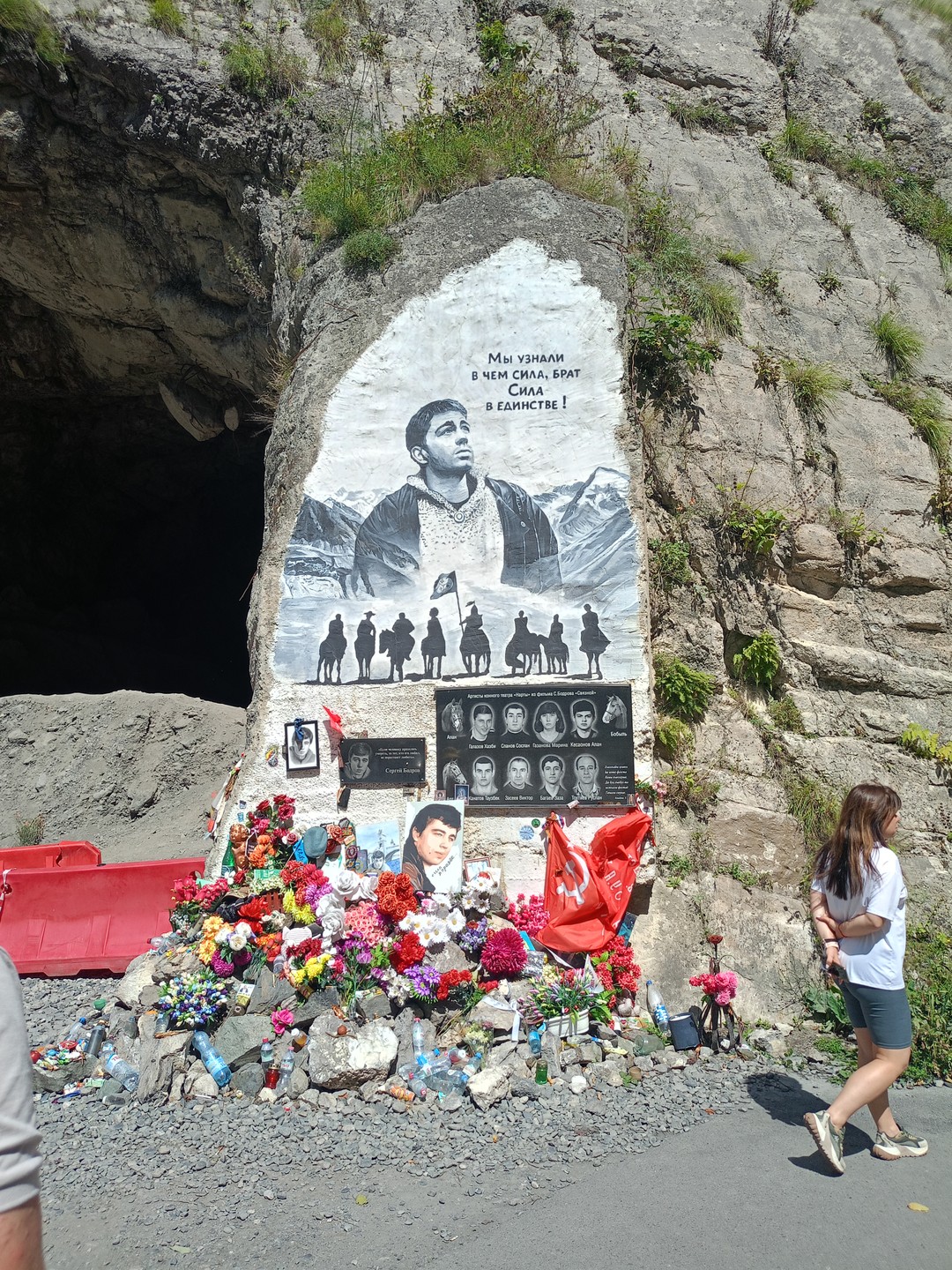 Посетили много прекраснейших мест, спасибо Ильясу за чудесную поездку! Автомобиль очень комфортабельный (ниссан минивен), водитель аккуратен.