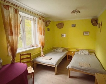 Прибытие на базу, инструктаж и первый выезд верхом
