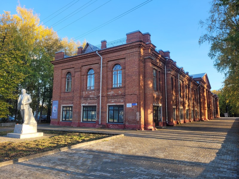 Вдоль по Гостинодворской улице