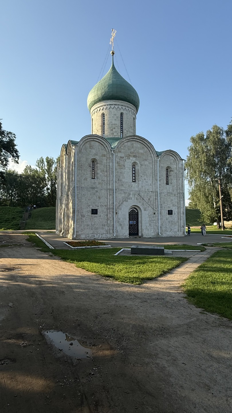 Были на экскурсии у Юрия всей семьей (6 взрослых и ребенок). Остались очень довольны, полны впечатлений