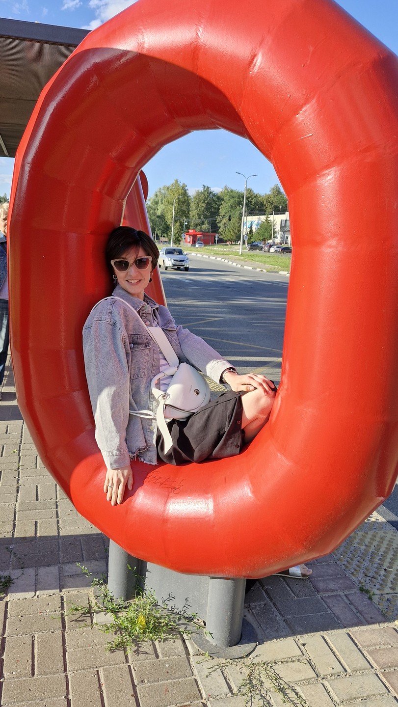 Очень понравился маршрут: сначала гуляли, затем прокатились по городу. Александр прекрасно владеет материалом, увлекательно и с