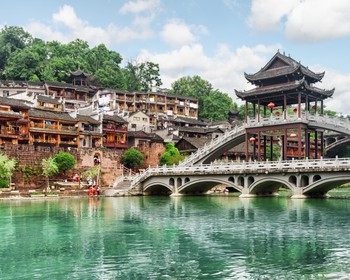 Храм Гуансяо и переезд в Фэнхуан