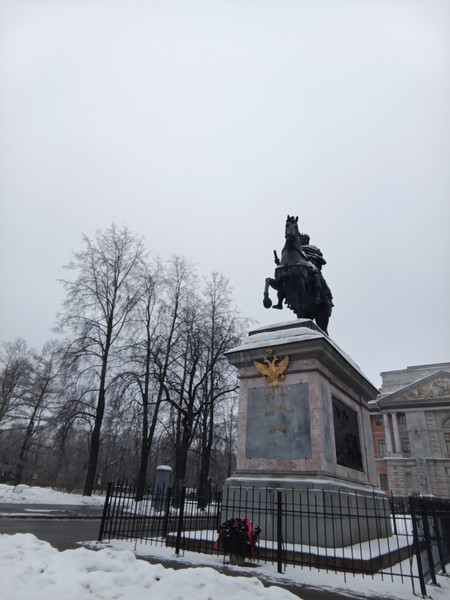 гид как родной человек,провел по самым красивым местам,человек опытный взахлеб слушали,большое спасибо ❤️