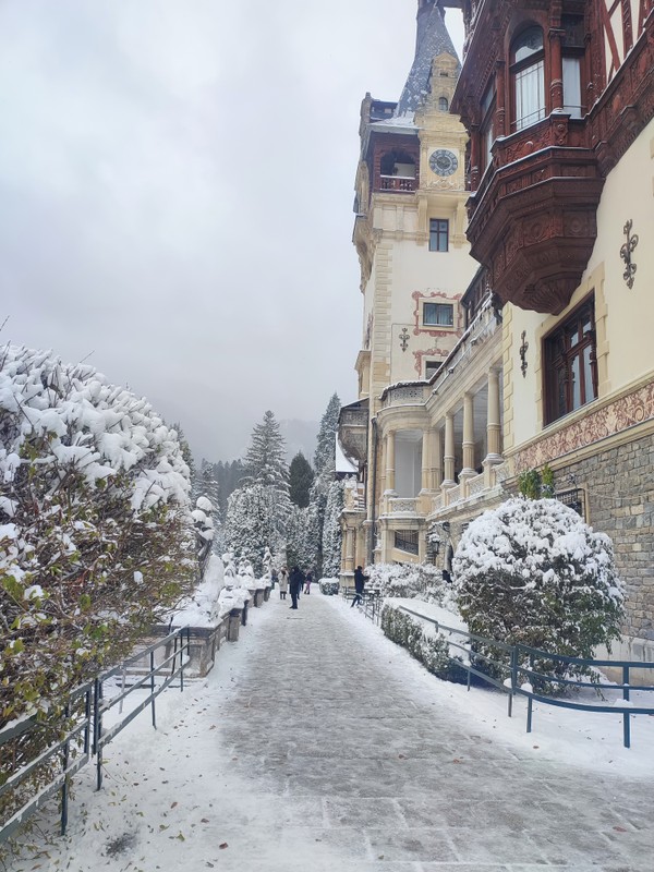 Замок Пелеш и монастырь Синая