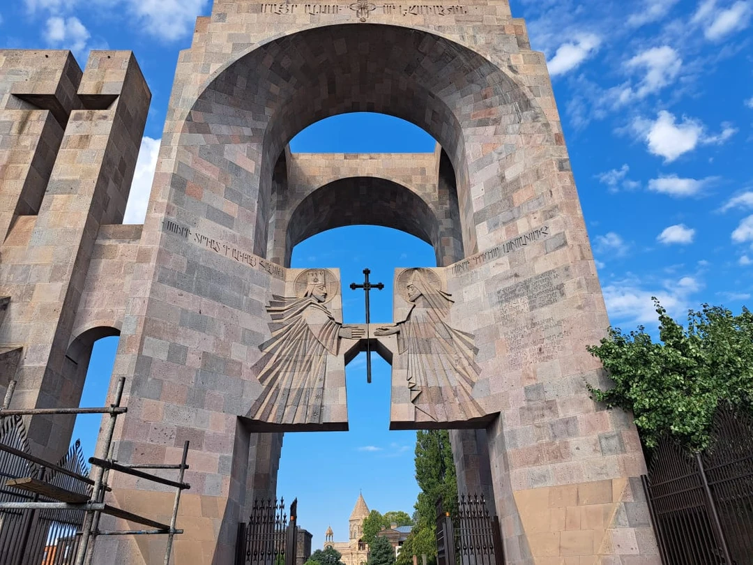 Хотим поблагодарить за прекрасный тур Левона. Было очень и очень интересно. Левон прекрасный рассказчик. Знает столько