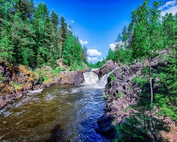 Водопады, дегустация минеральной воды, подъём на гору Сампо