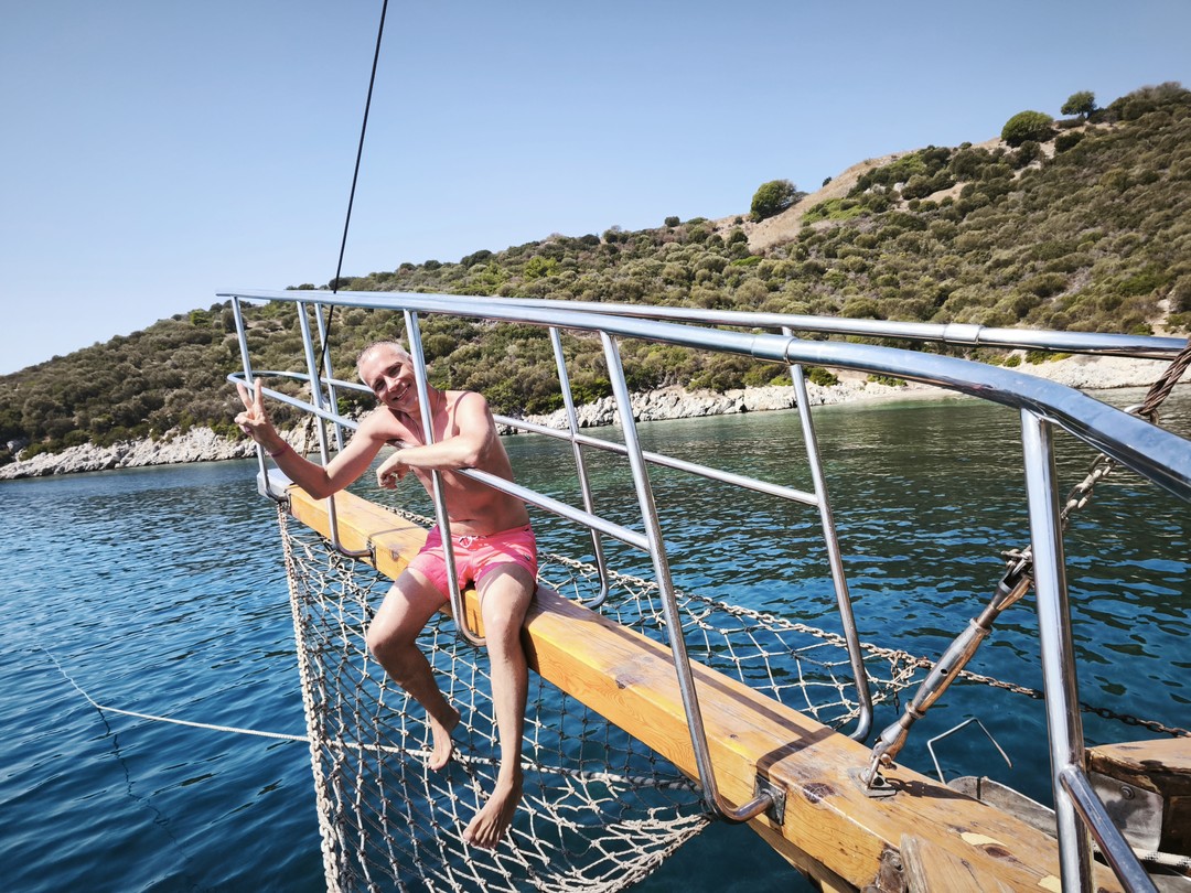 Отличный вариант провести целый день на воде, увидев три замечательные бухты!