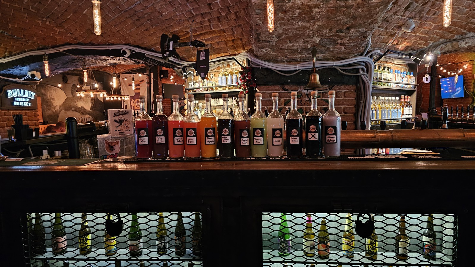 Экспедиция по барам Москвы в поисках лучшей настойки (18+)