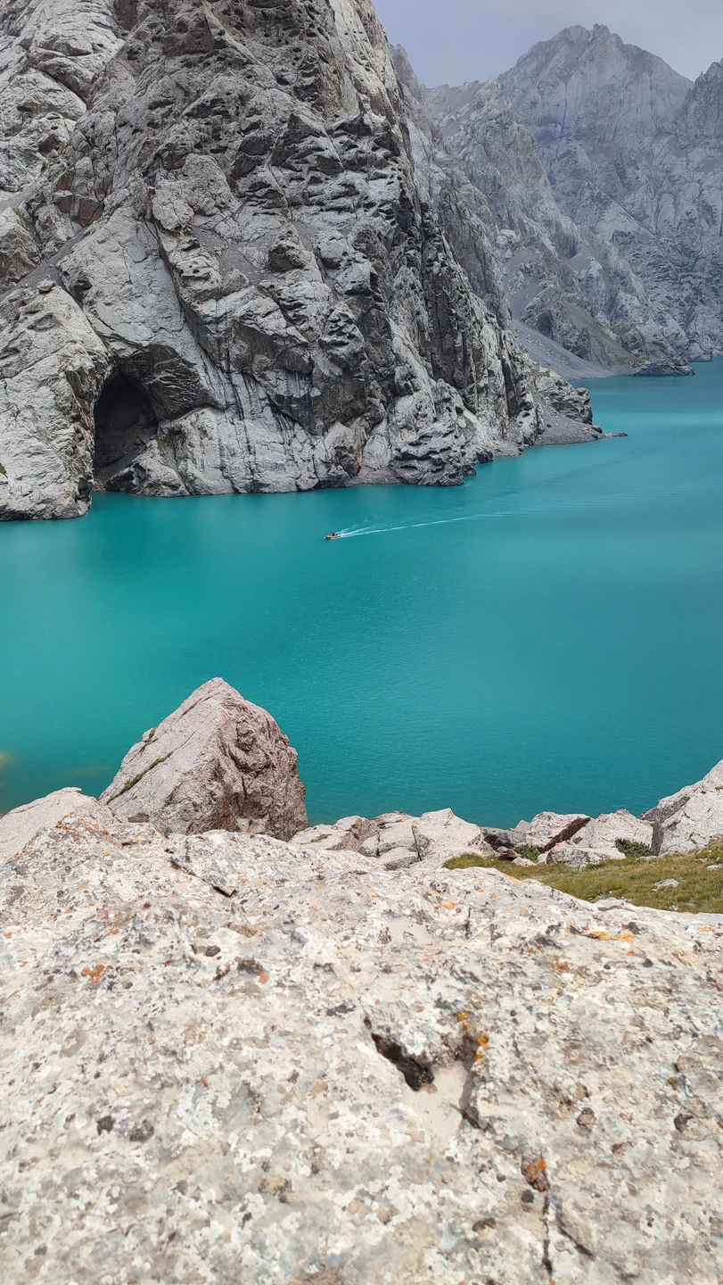 Фантастическая поездка, природа невероятной красоты, однозначно стоит ночи в дороге. Ранним утром мы приехали в юрточный