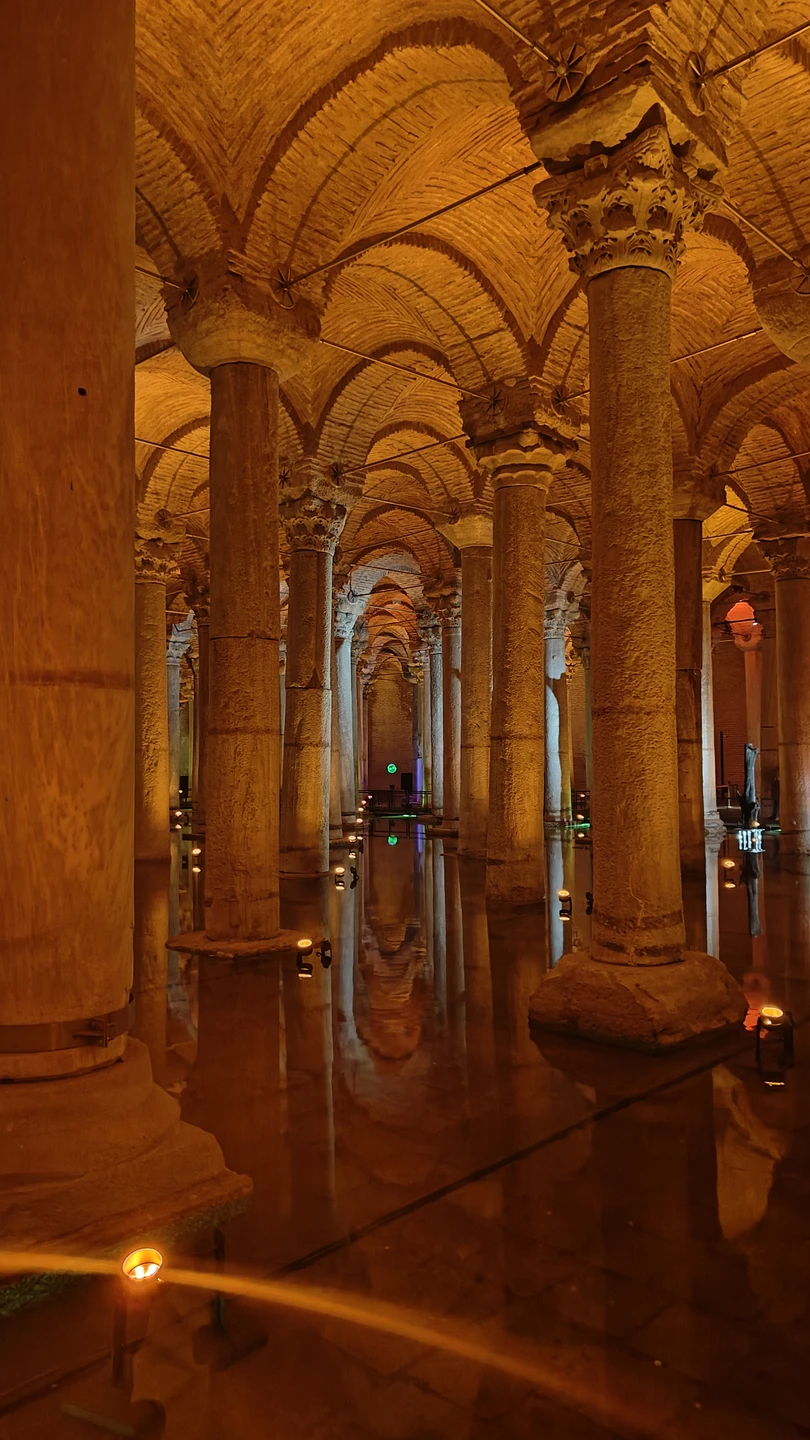 Отличная экскурсия по основным достопримечательностям на центральной площади Стамбула. Жалко конечно что Айа София частично в