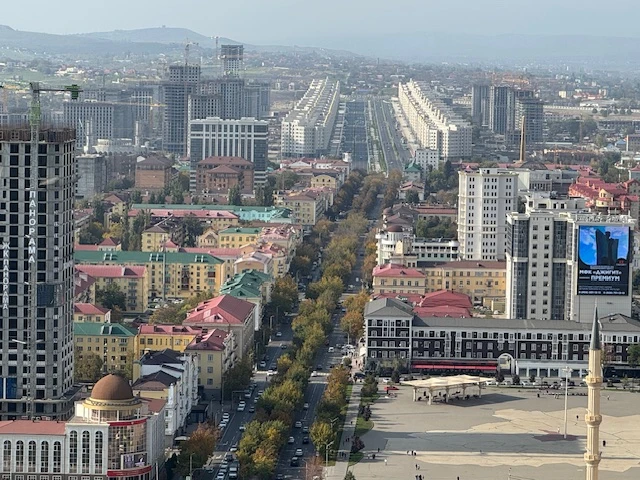 19 октября посетили город Грозный с Дмитрием. Мы оговорили очень нестандартную программу поездки, Дмитрий учел наши