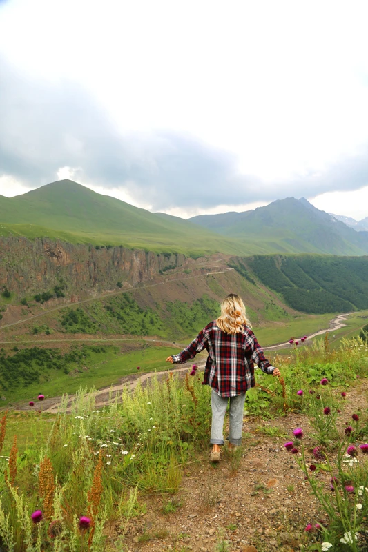 Треккинг-тур в Архыз с комфортом: прогулки в горах налегке с проживанием в гостевом доме