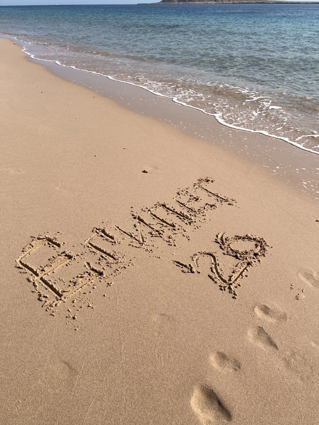 Отличный гид, рассказывает все хорошо, показал шикарные локации! Всем рекомендую. Забрал с отеля вовремя, все показал