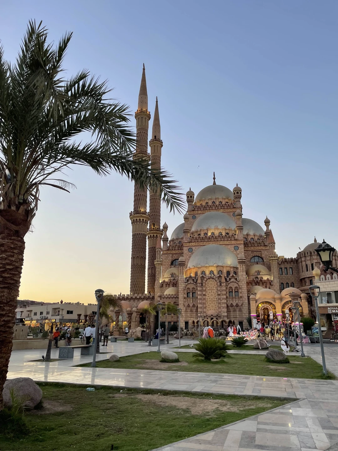 Замечательная познавательная экскурсия, гид Богдади увлекательно рассказывает, непринужденная вечерняя прогулка в красивых местах Шарма)