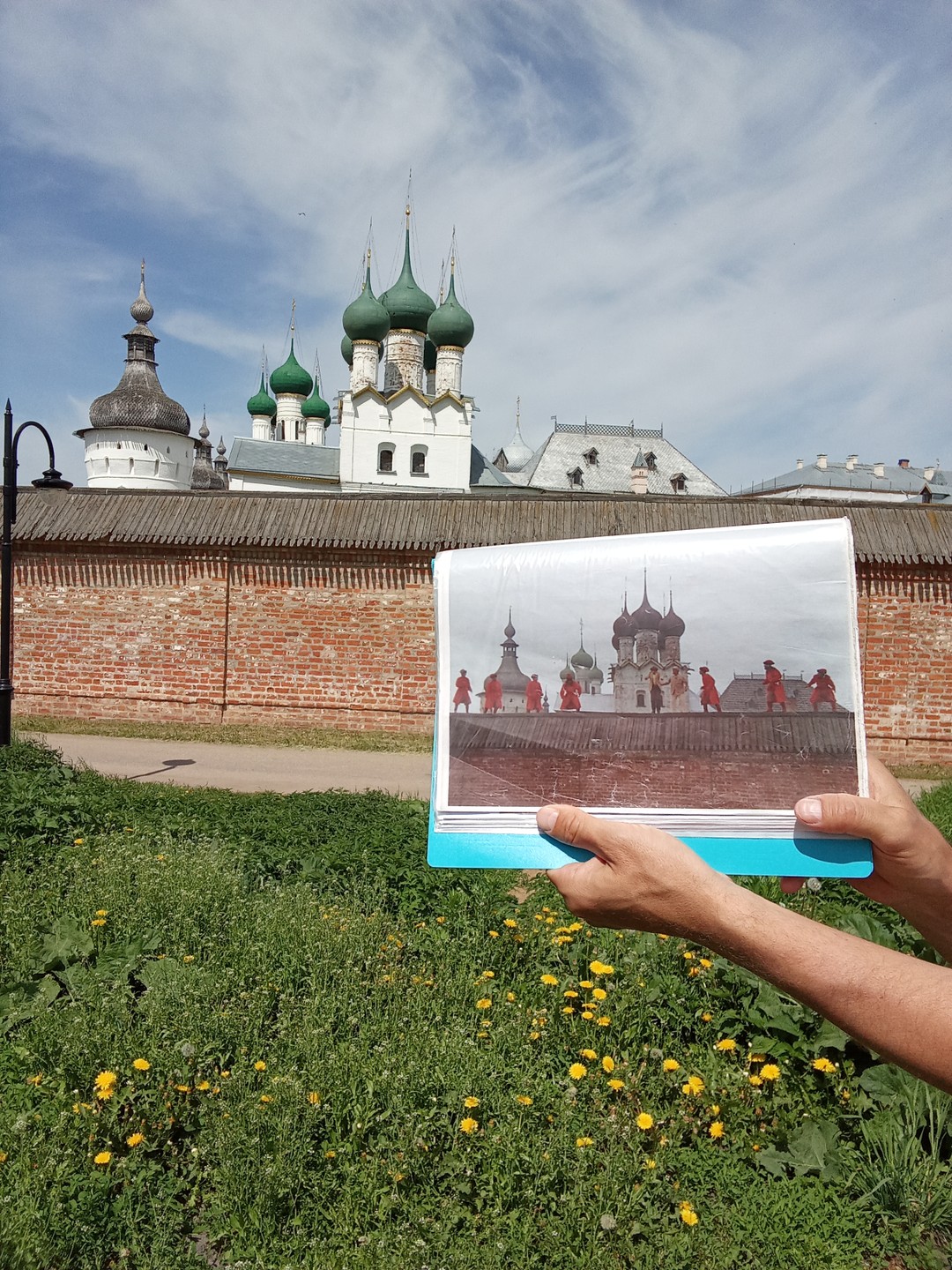 Максим был нашим гидом. Информативен, интересен, креативные