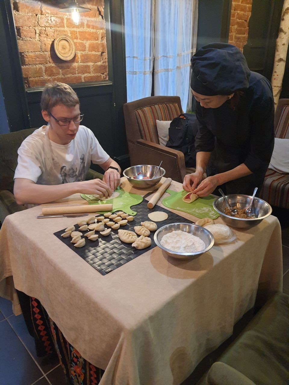 Искал гастро экскурсию. Наткнулся на данную. Прогулка была хоть и небольшая, но очень интересная. Даже побеседовали