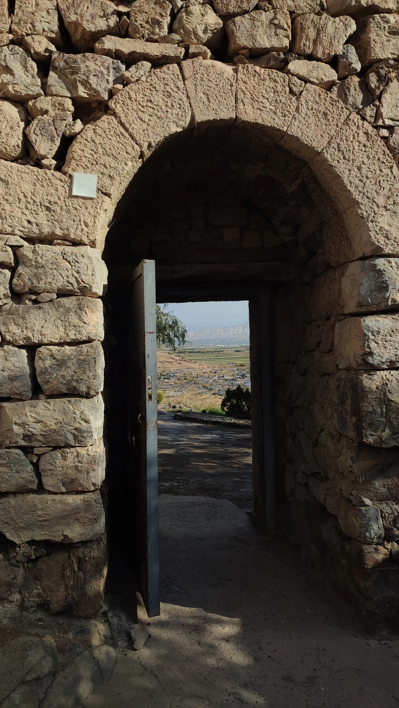 У нас был водитель Вардан и экскурсовод Вардуи. Очень понравилась экскурсия благодаря экскурсоводу. Материал был послан
