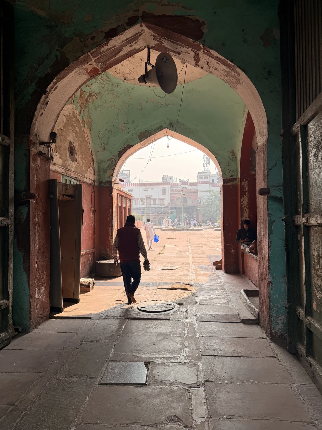 Потрясающий гид! Благодаря ему Дели открылся совершенно по-другому — живой, яркий, глубокий. Он очень заботливо продумывал