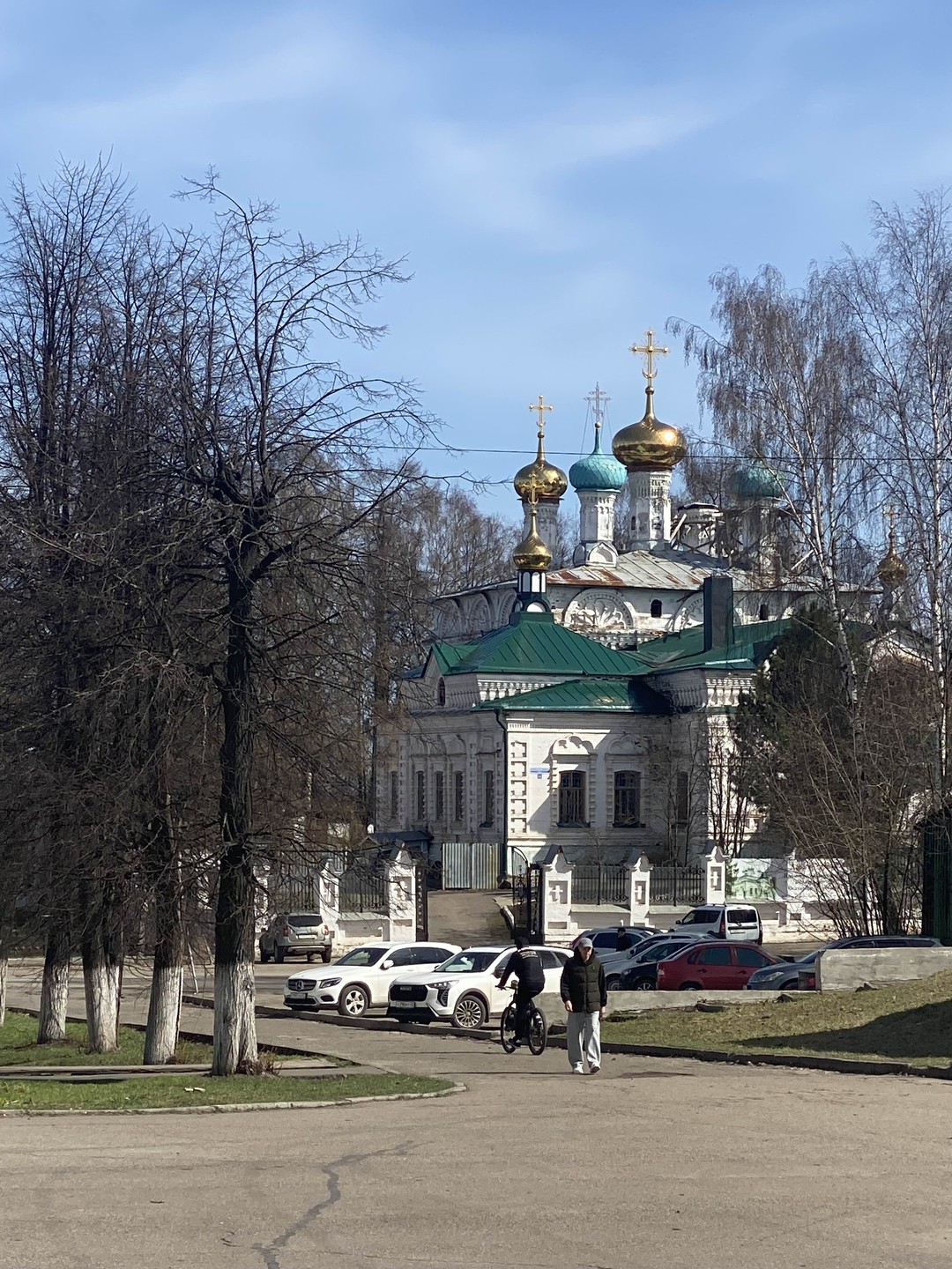Не в первый раз отправляемся в путешествие с Евгением. Очень приятный в общении человек. Рекомендуем