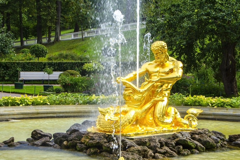 Из Петербурга — в блистательный Петергоф