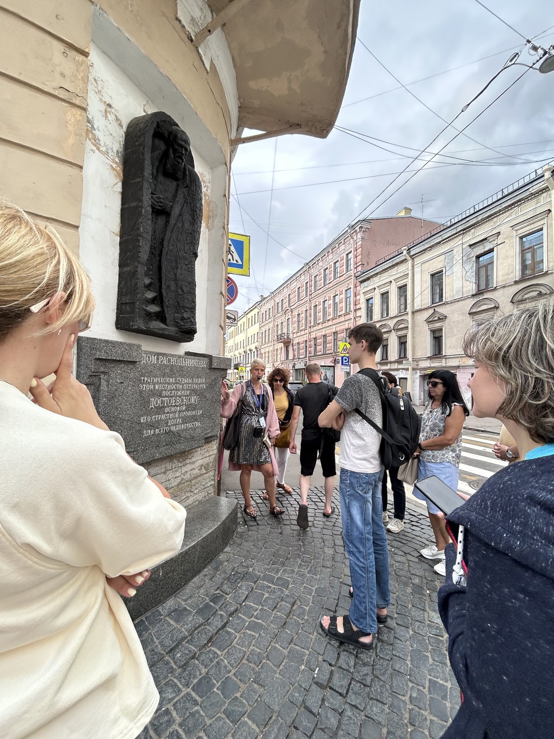 Интересная экскурсия, гид приветливая и доброжелательная, смогла заинтересовать. Маршрут несложный, увлекательный. Несмотря на непродолжительный дождь, это